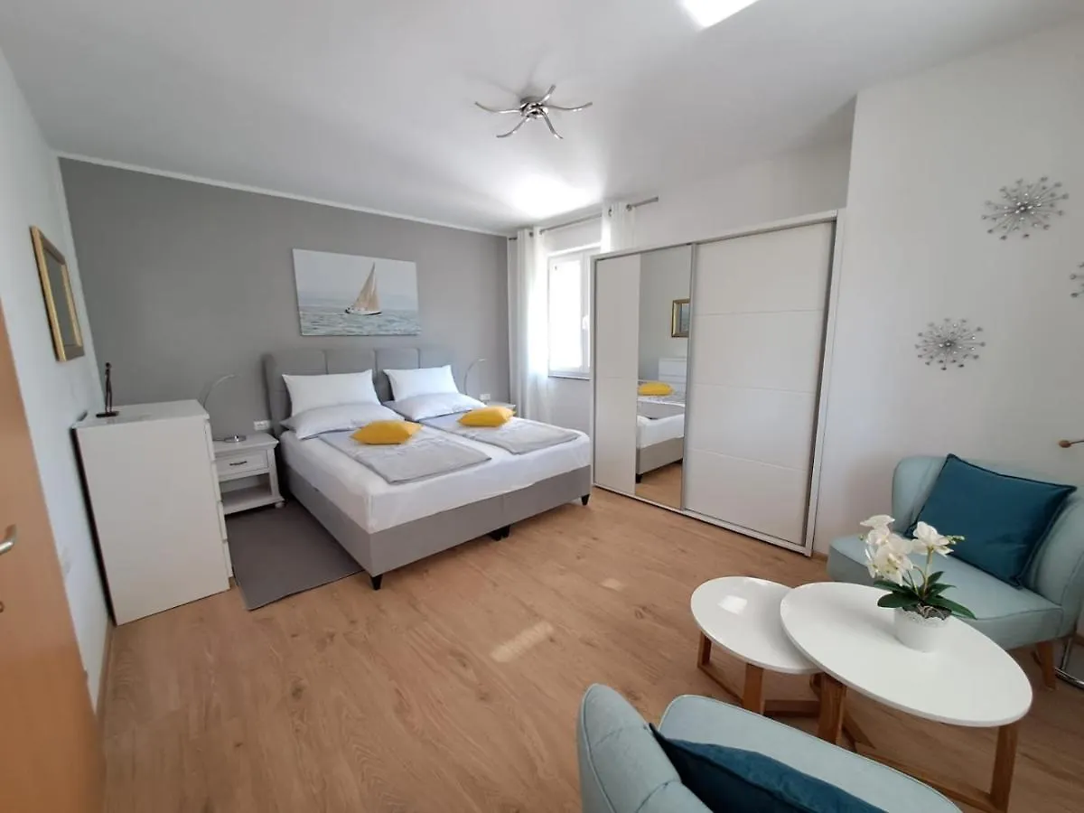 Kaja Apartments Fažana