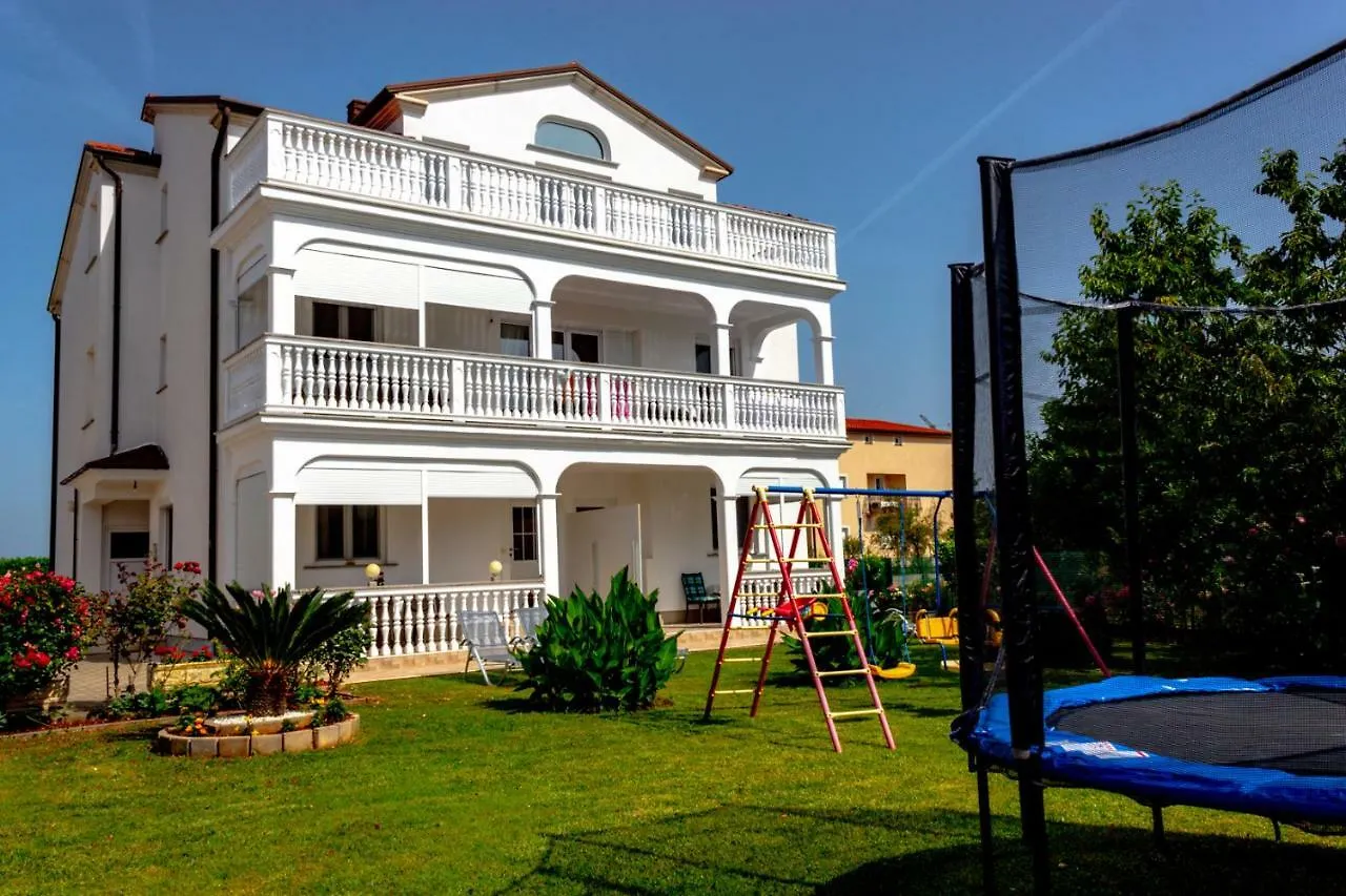 Kaja Apartments Fažana