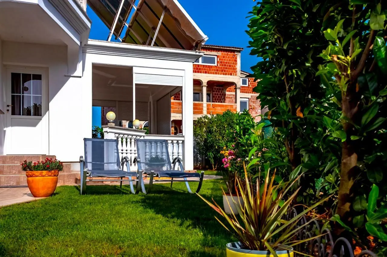Kaja Apartments Fažana
